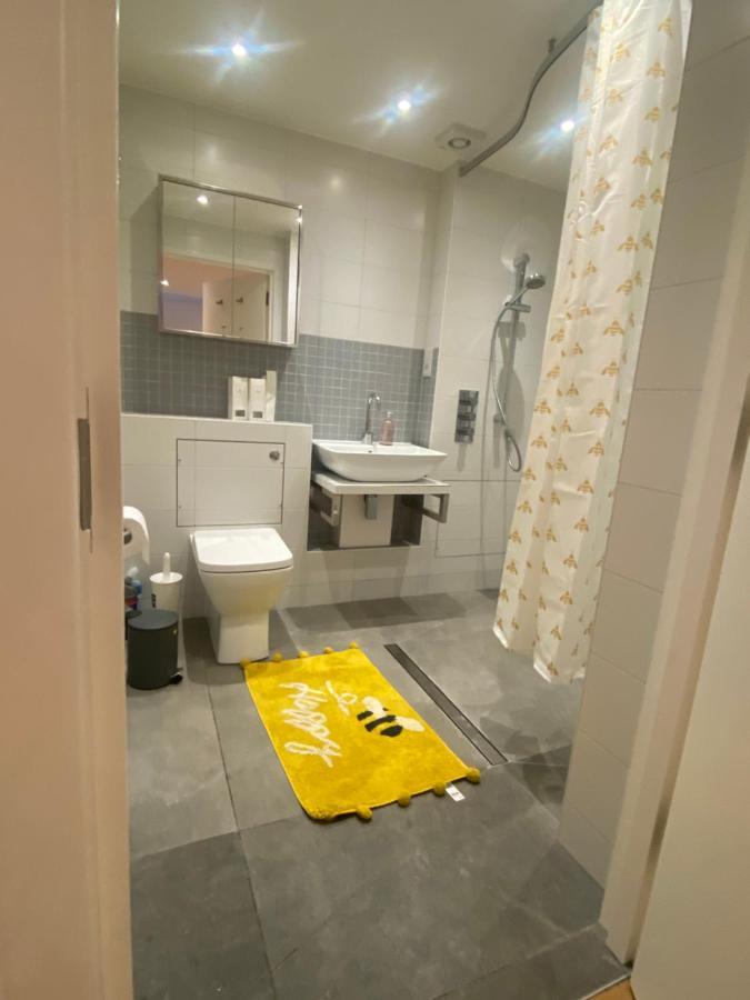 Chic 3 Bedroom Flat With Private Terrace In Holloway Near Finsbury Park Лондон Екстериор снимка
