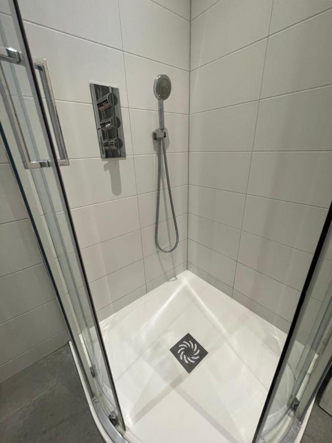 Chic 3 Bedroom Flat With Private Terrace In Holloway Near Finsbury Park Лондон Екстериор снимка