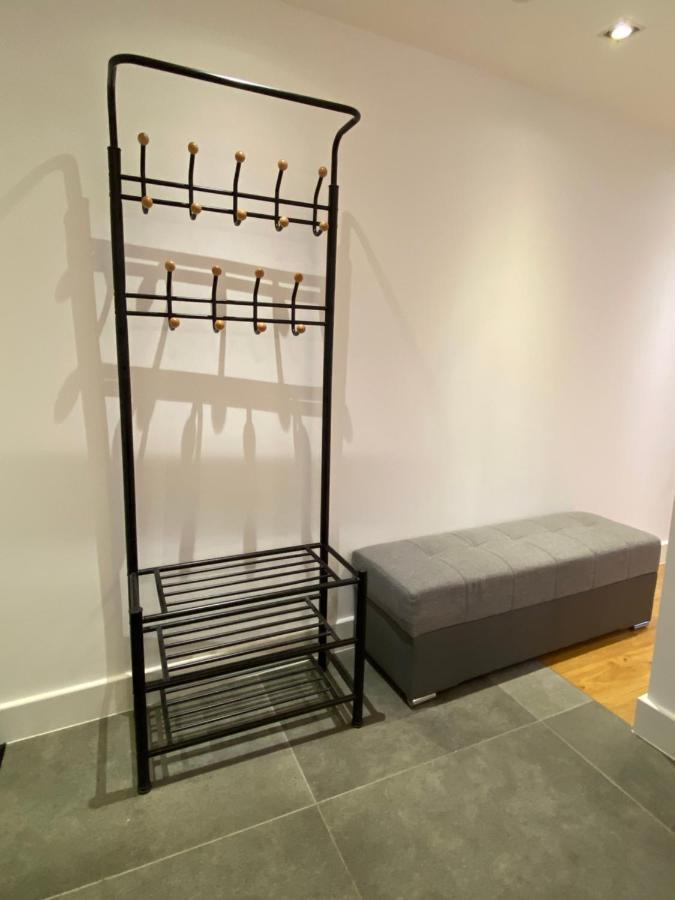 Chic 3 Bedroom Flat With Private Terrace In Holloway Near Finsbury Park Лондон Екстериор снимка