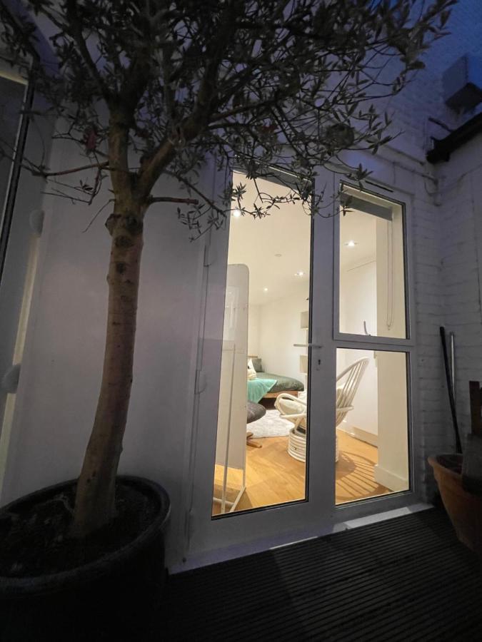 Chic 3 Bedroom Flat With Private Terrace In Holloway Near Finsbury Park Лондон Екстериор снимка