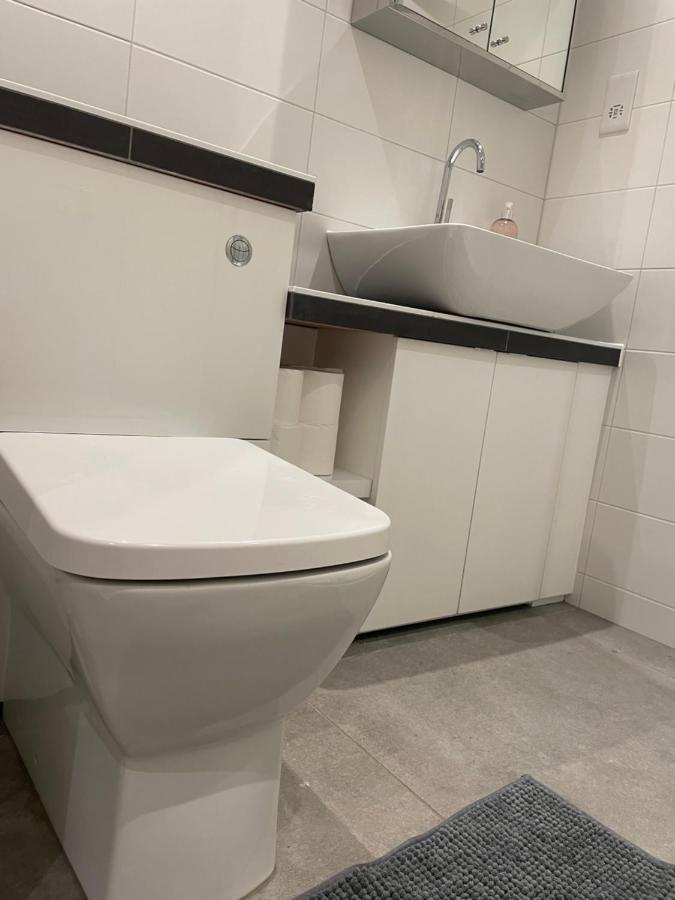 Chic 3 Bedroom Flat With Private Terrace In Holloway Near Finsbury Park Лондон Екстериор снимка