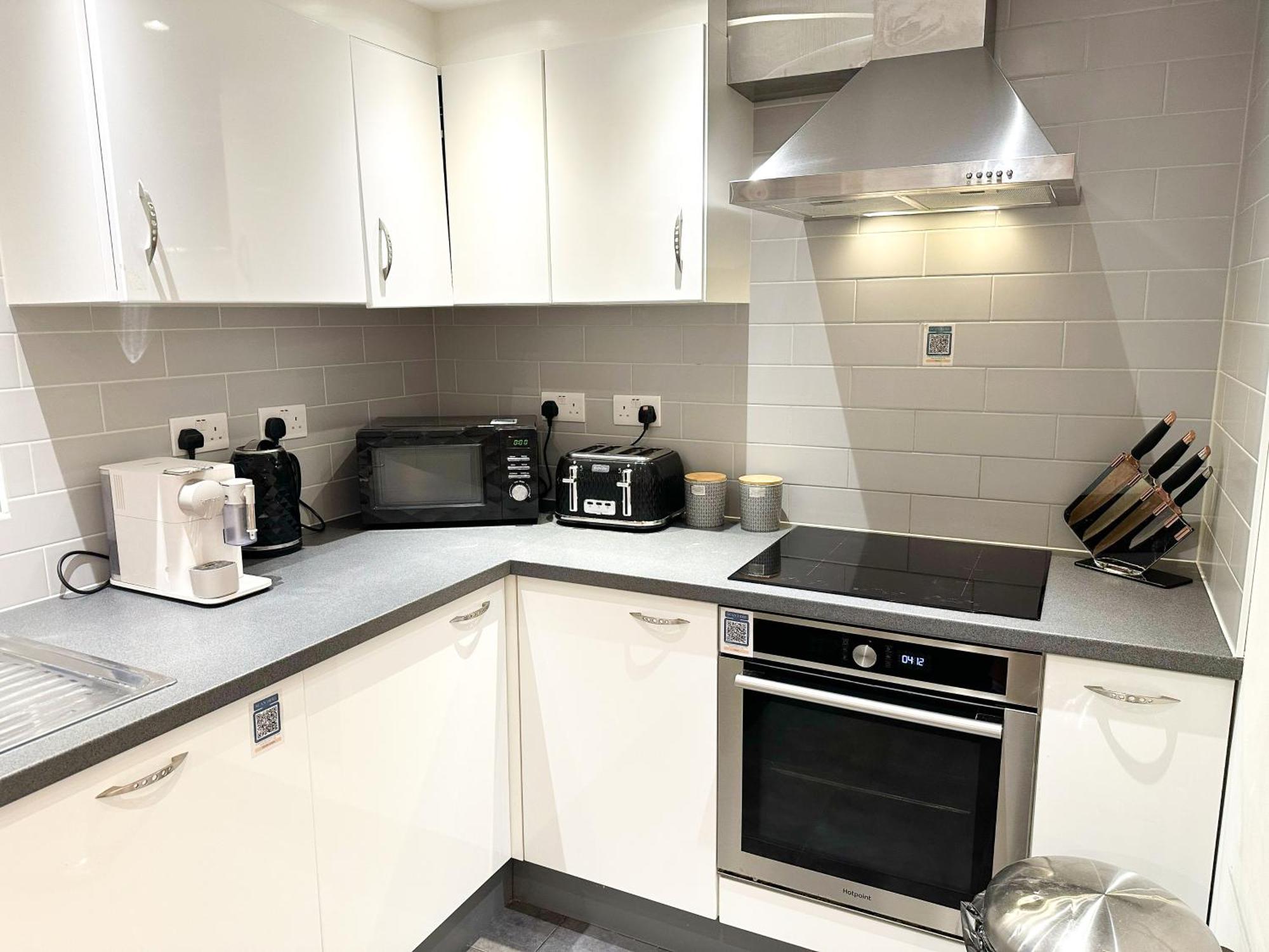 Chic 3 Bedroom Flat With Private Terrace In Holloway Near Finsbury Park Лондон Екстериор снимка
