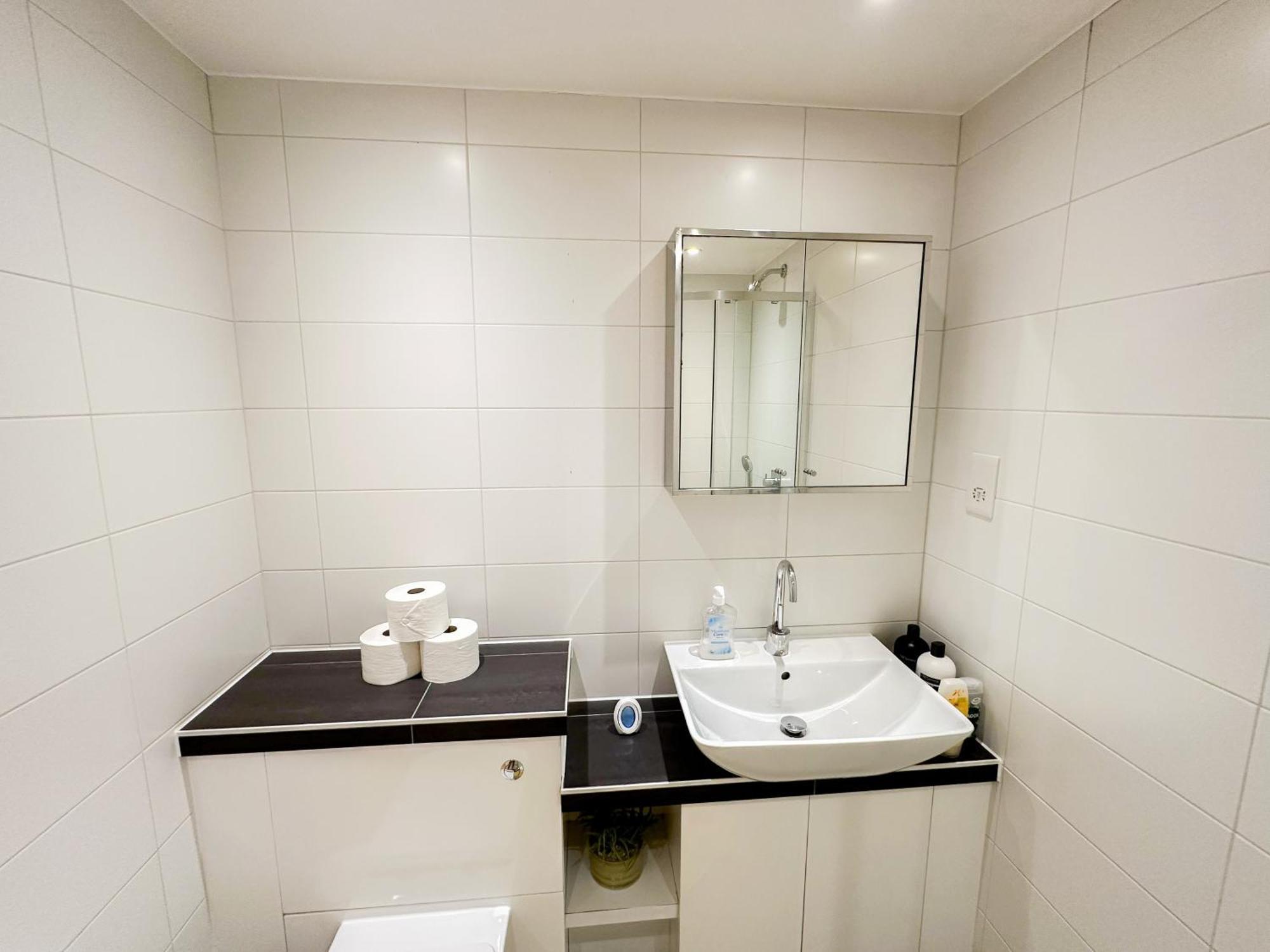 Chic 3 Bedroom Flat With Private Terrace In Holloway Near Finsbury Park Лондон Екстериор снимка