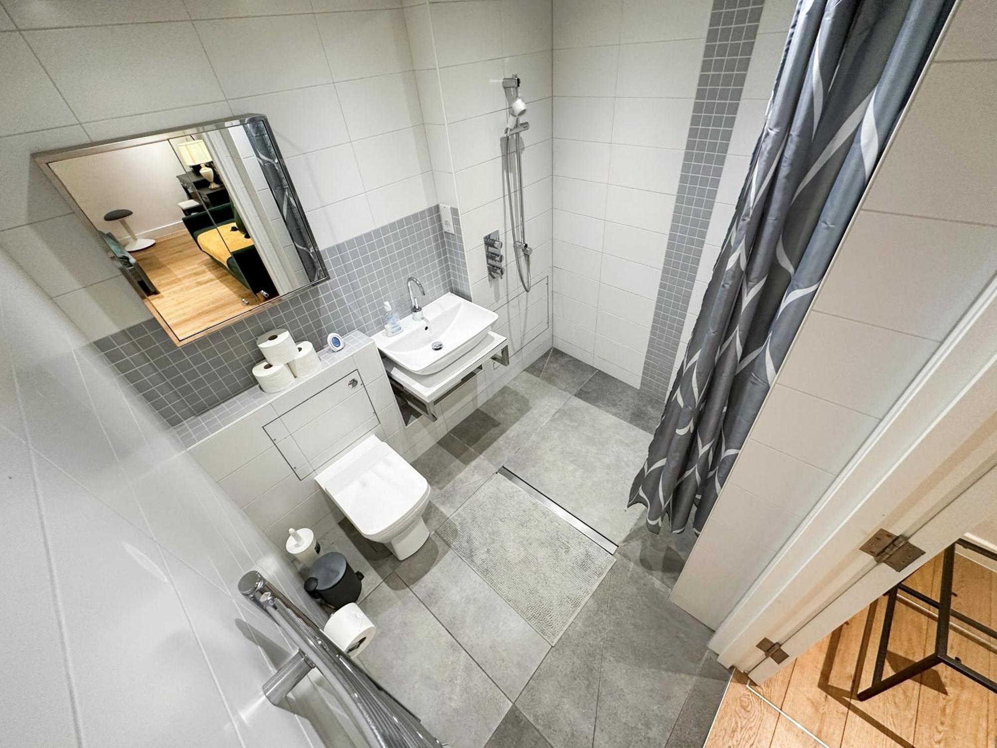 Chic 3 Bedroom Flat With Private Terrace In Holloway Near Finsbury Park Лондон Екстериор снимка