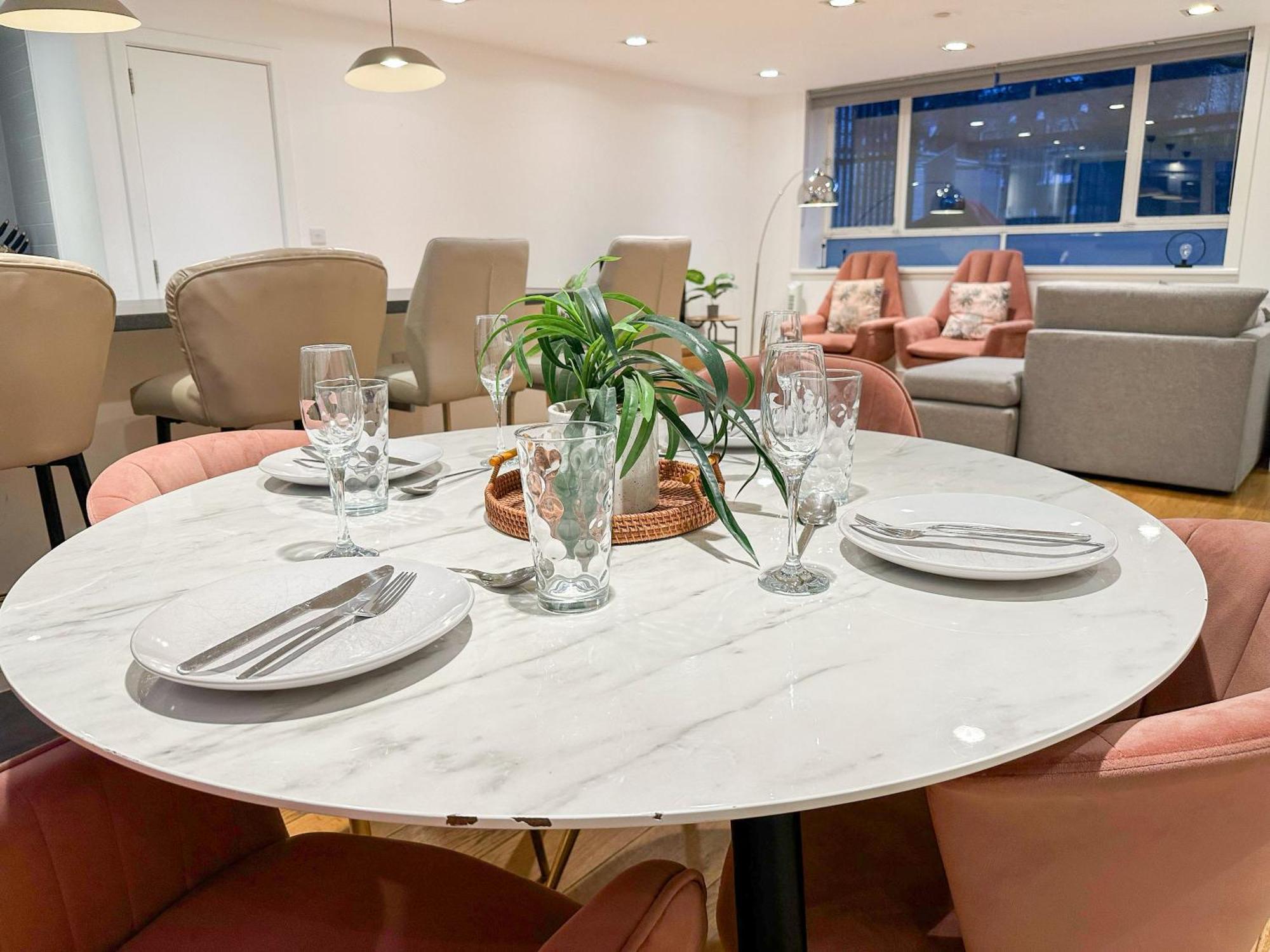 Chic 3 Bedroom Flat With Private Terrace In Holloway Near Finsbury Park Лондон Екстериор снимка