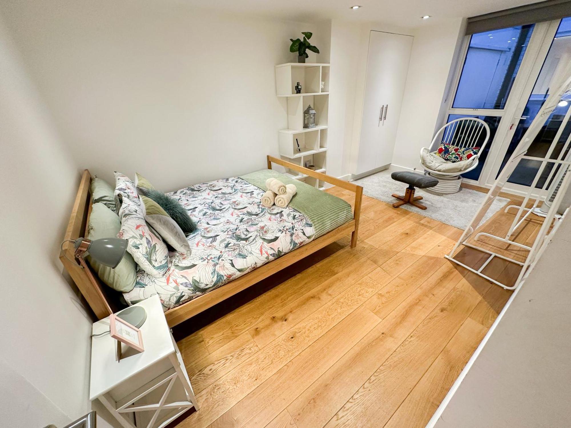 Chic 3 Bedroom Flat With Private Terrace In Holloway Near Finsbury Park Лондон Екстериор снимка