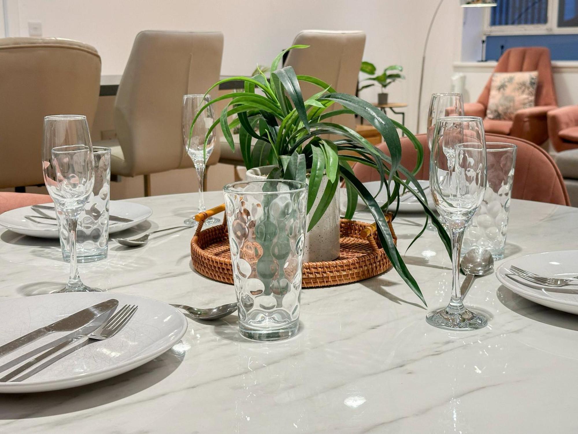 Chic 3 Bedroom Flat With Private Terrace In Holloway Near Finsbury Park Лондон Екстериор снимка