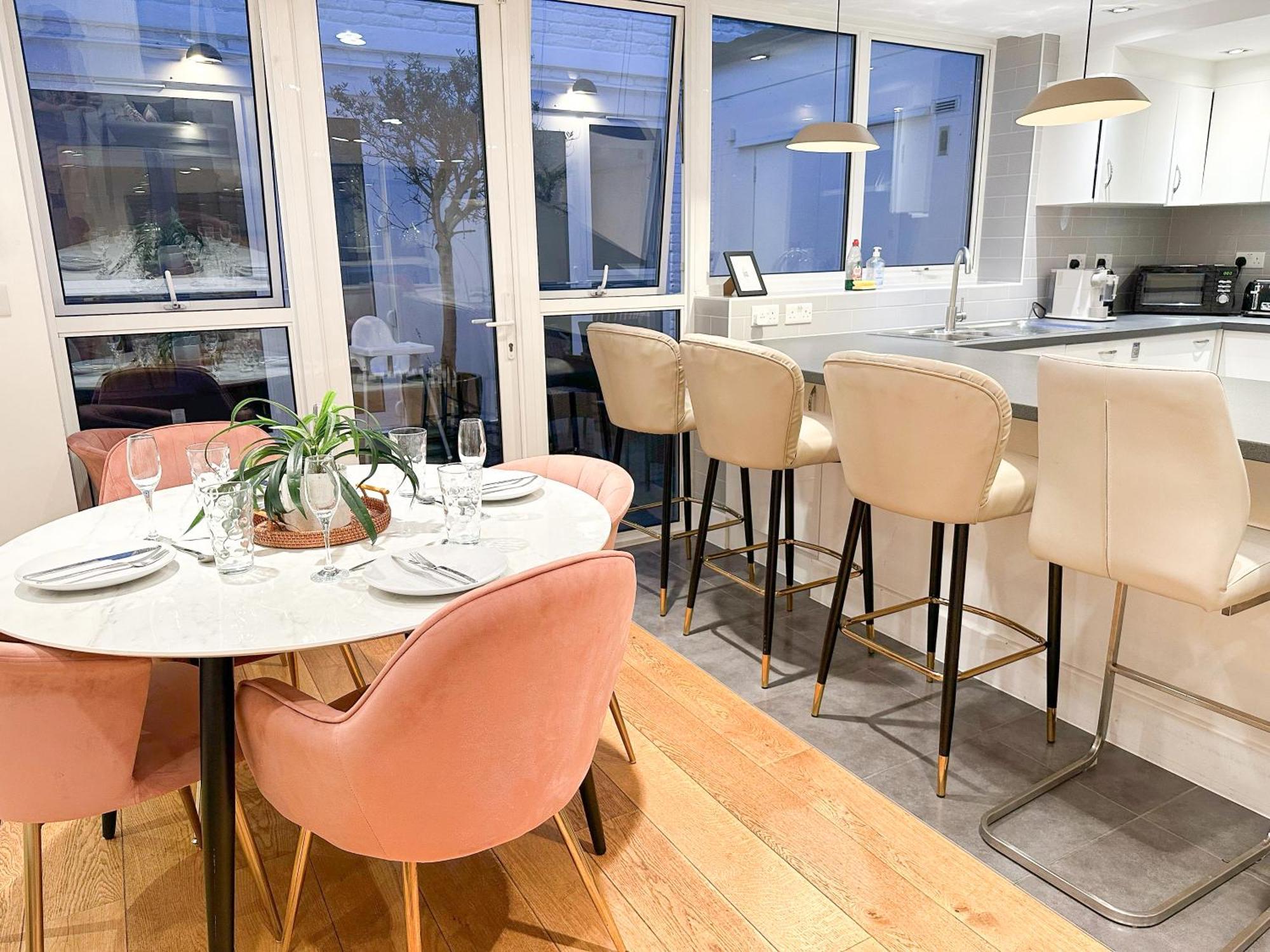 Chic 3 Bedroom Flat With Private Terrace In Holloway Near Finsbury Park Лондон Екстериор снимка