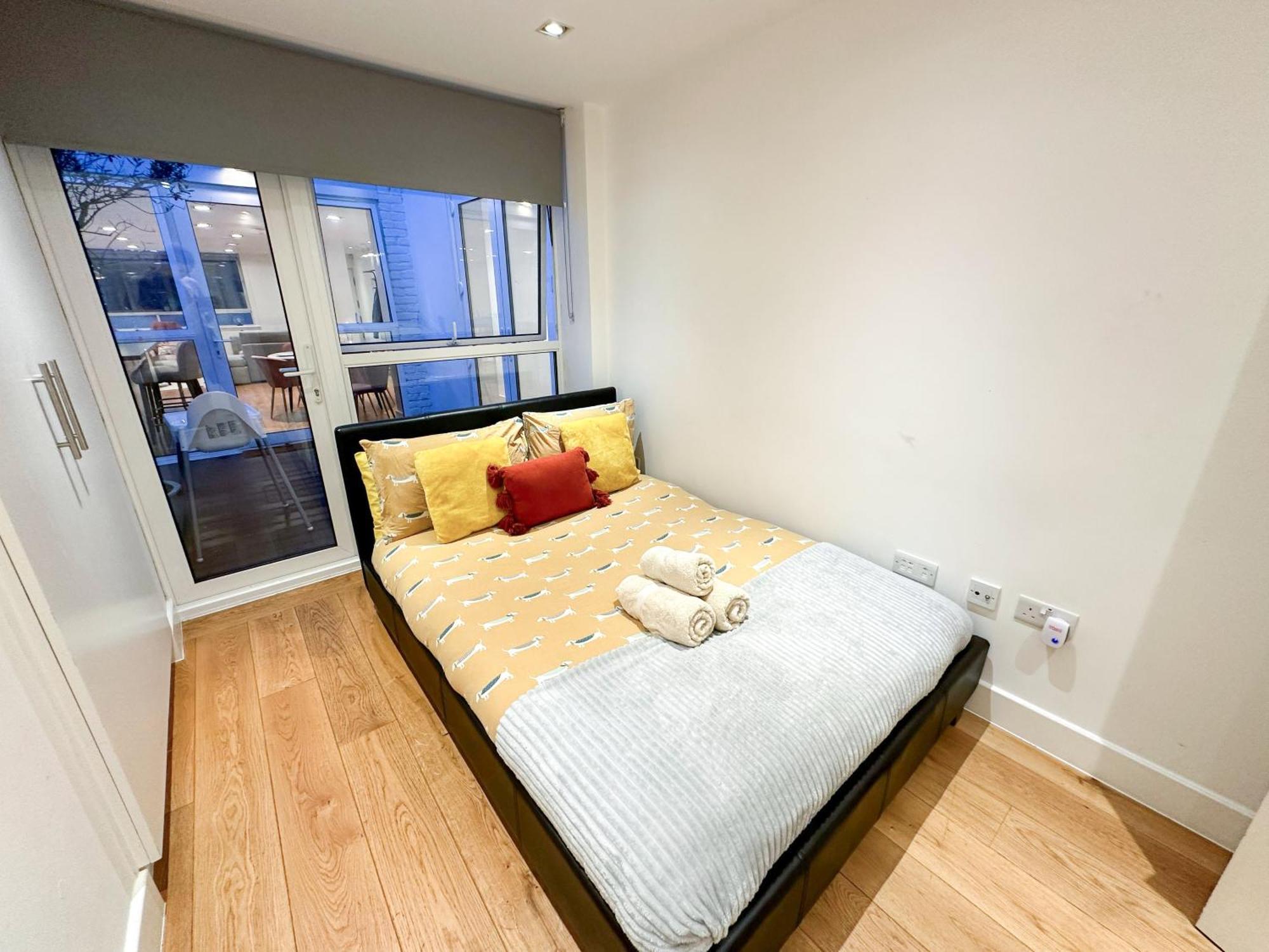 Chic 3 Bedroom Flat With Private Terrace In Holloway Near Finsbury Park Лондон Екстериор снимка