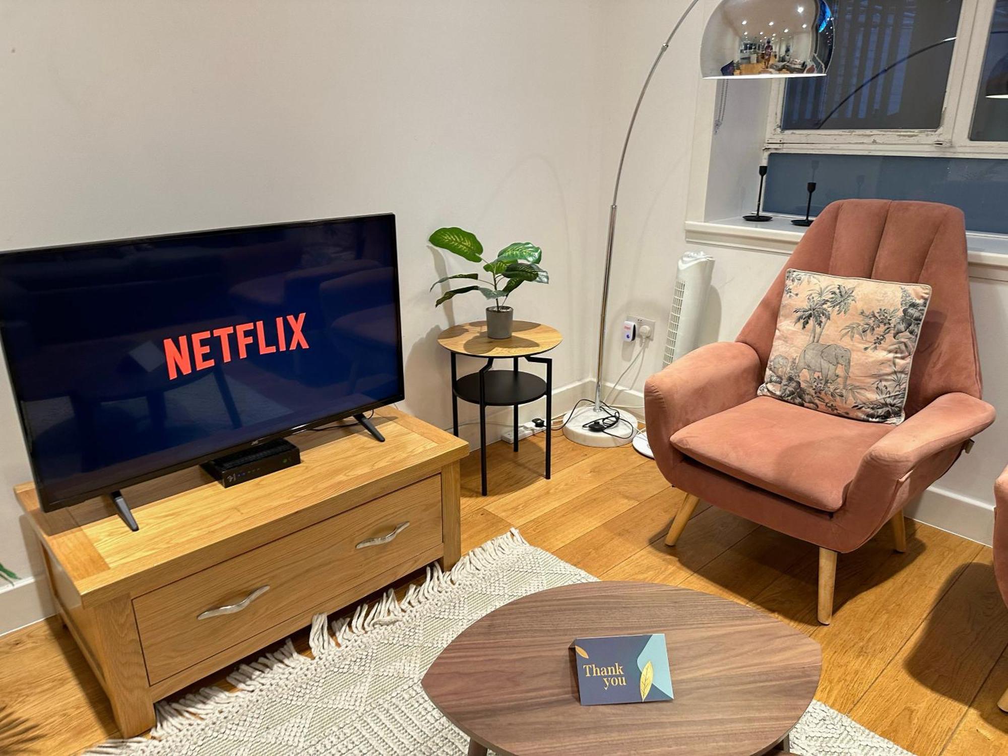 Chic 3 Bedroom Flat With Private Terrace In Holloway Near Finsbury Park Лондон Екстериор снимка