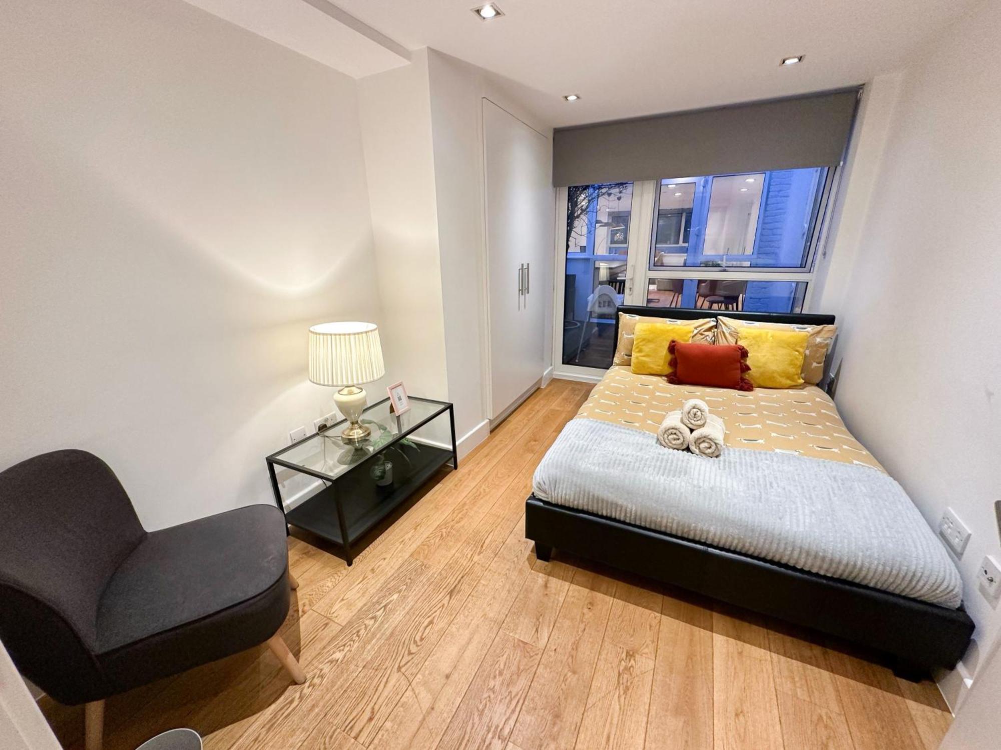 Chic 3 Bedroom Flat With Private Terrace In Holloway Near Finsbury Park Лондон Екстериор снимка