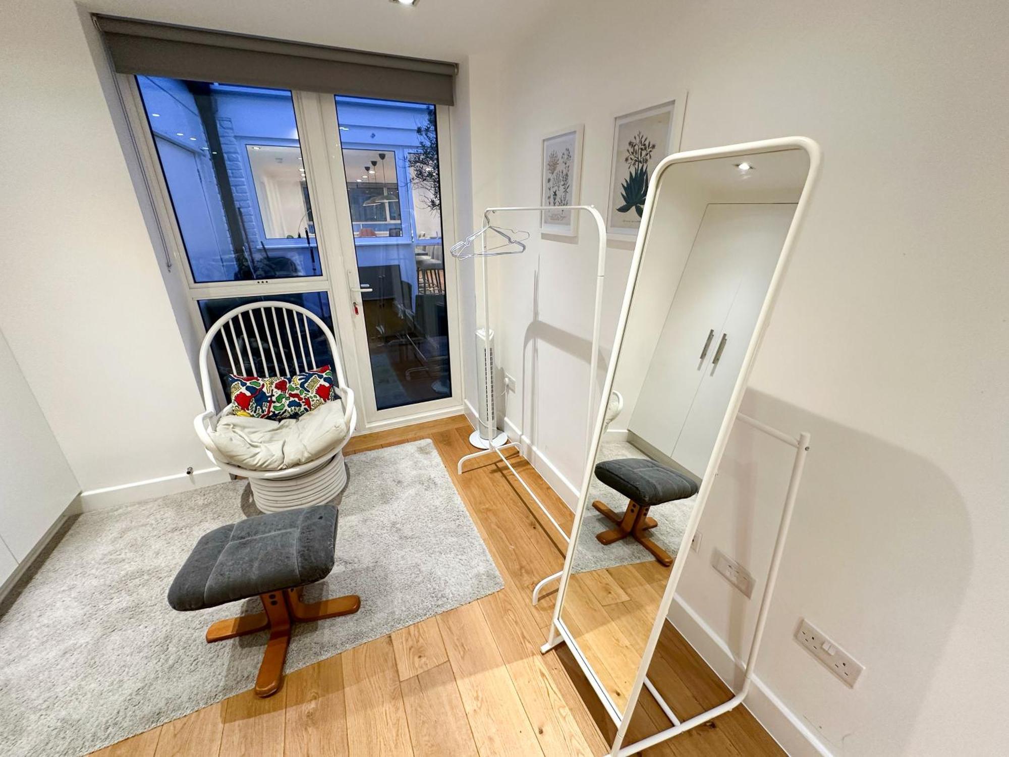 Chic 3 Bedroom Flat With Private Terrace In Holloway Near Finsbury Park Лондон Екстериор снимка