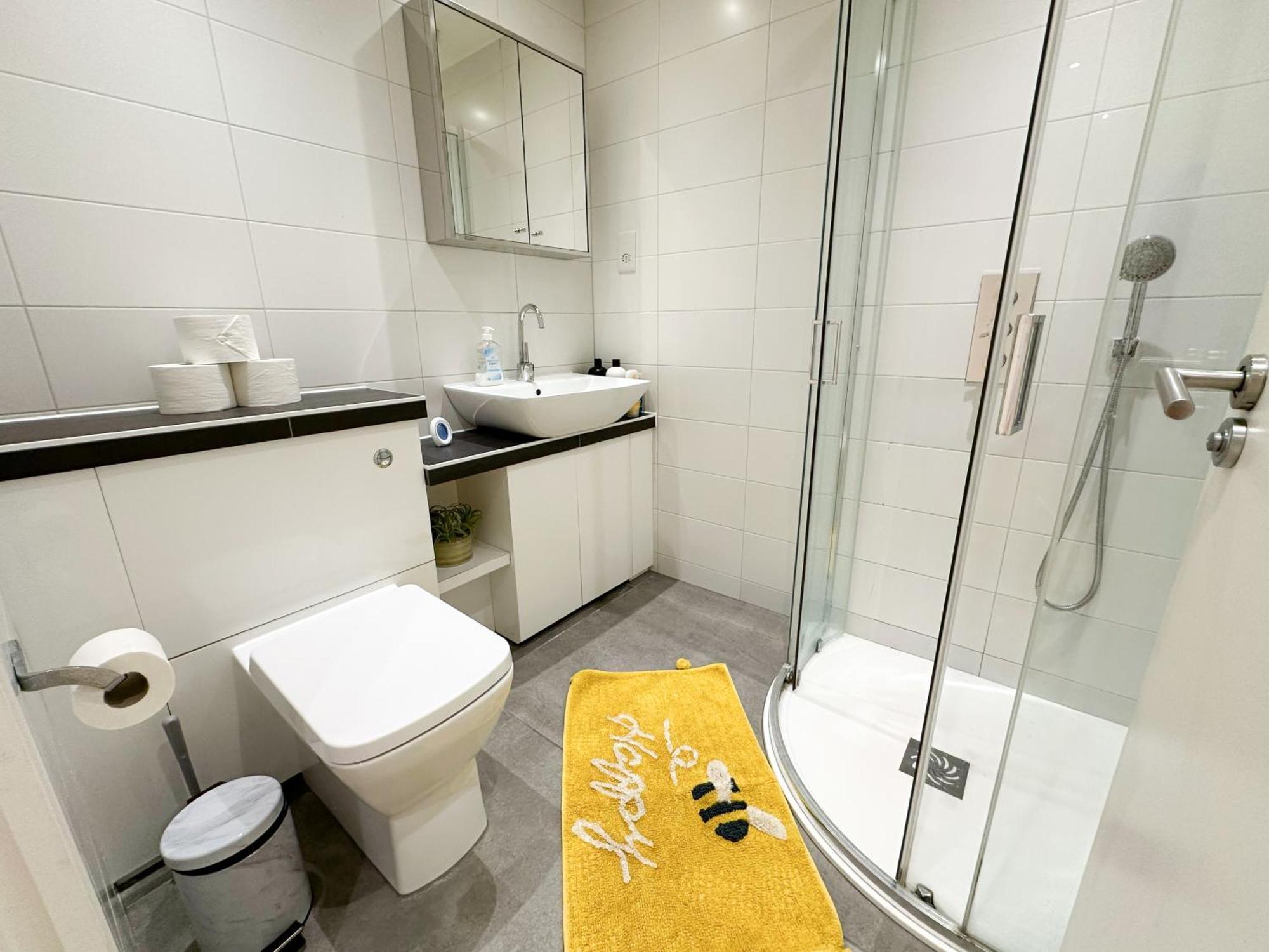 Chic 3 Bedroom Flat With Private Terrace In Holloway Near Finsbury Park Лондон Екстериор снимка