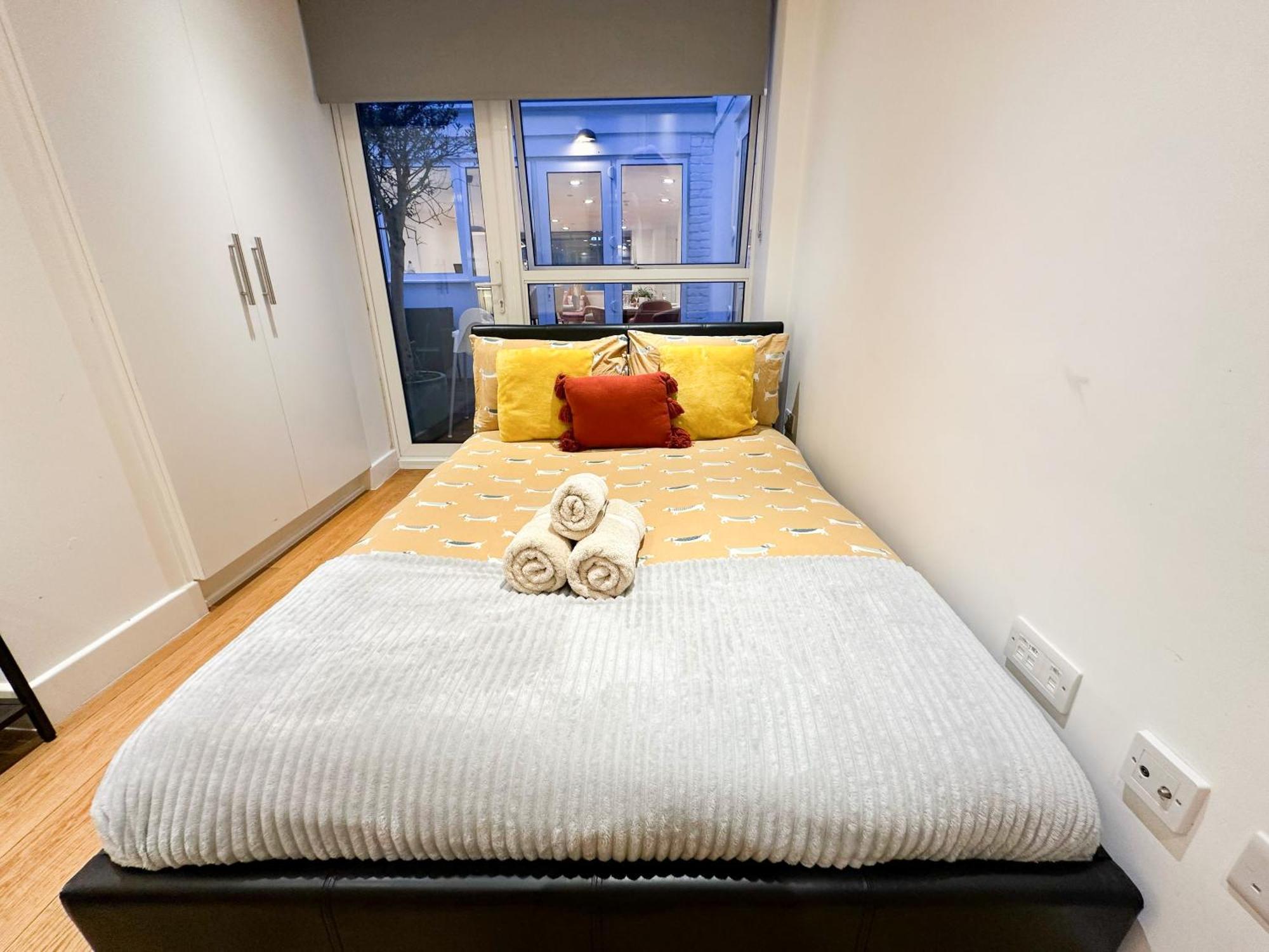 Chic 3 Bedroom Flat With Private Terrace In Holloway Near Finsbury Park Лондон Екстериор снимка