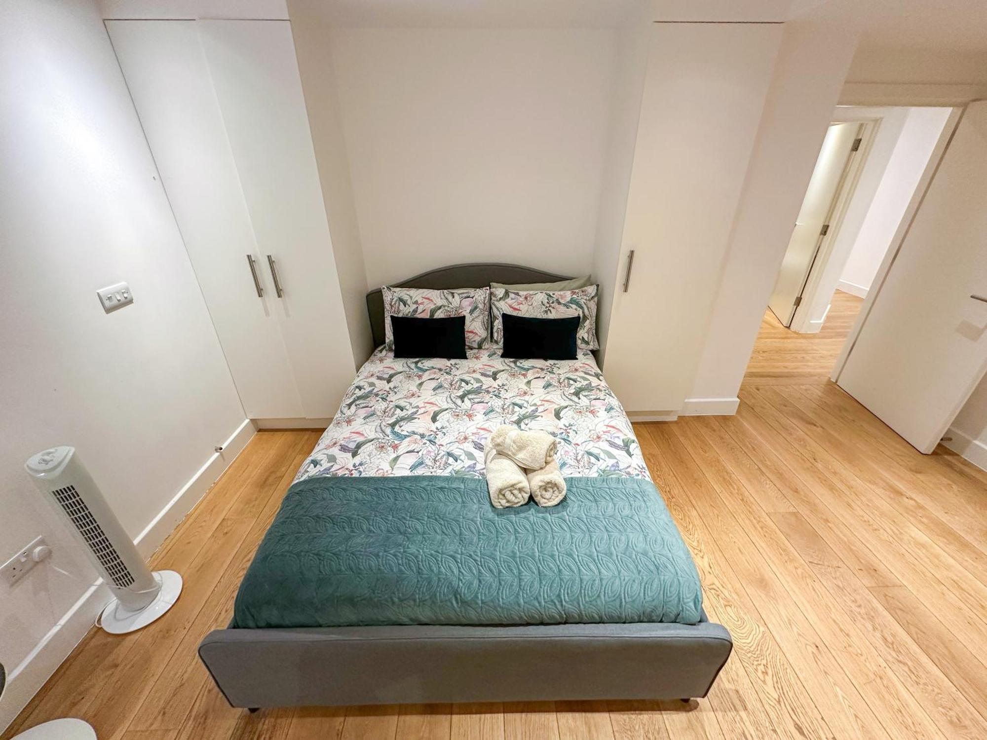 Chic 3 Bedroom Flat With Private Terrace In Holloway Near Finsbury Park Лондон Екстериор снимка
