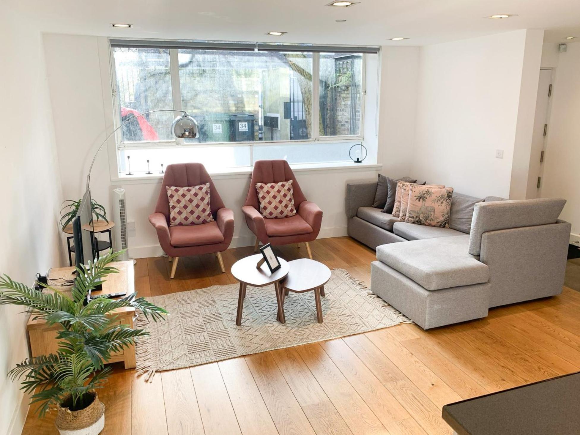 Chic 3 Bedroom Flat With Private Terrace In Holloway Near Finsbury Park Лондон Екстериор снимка