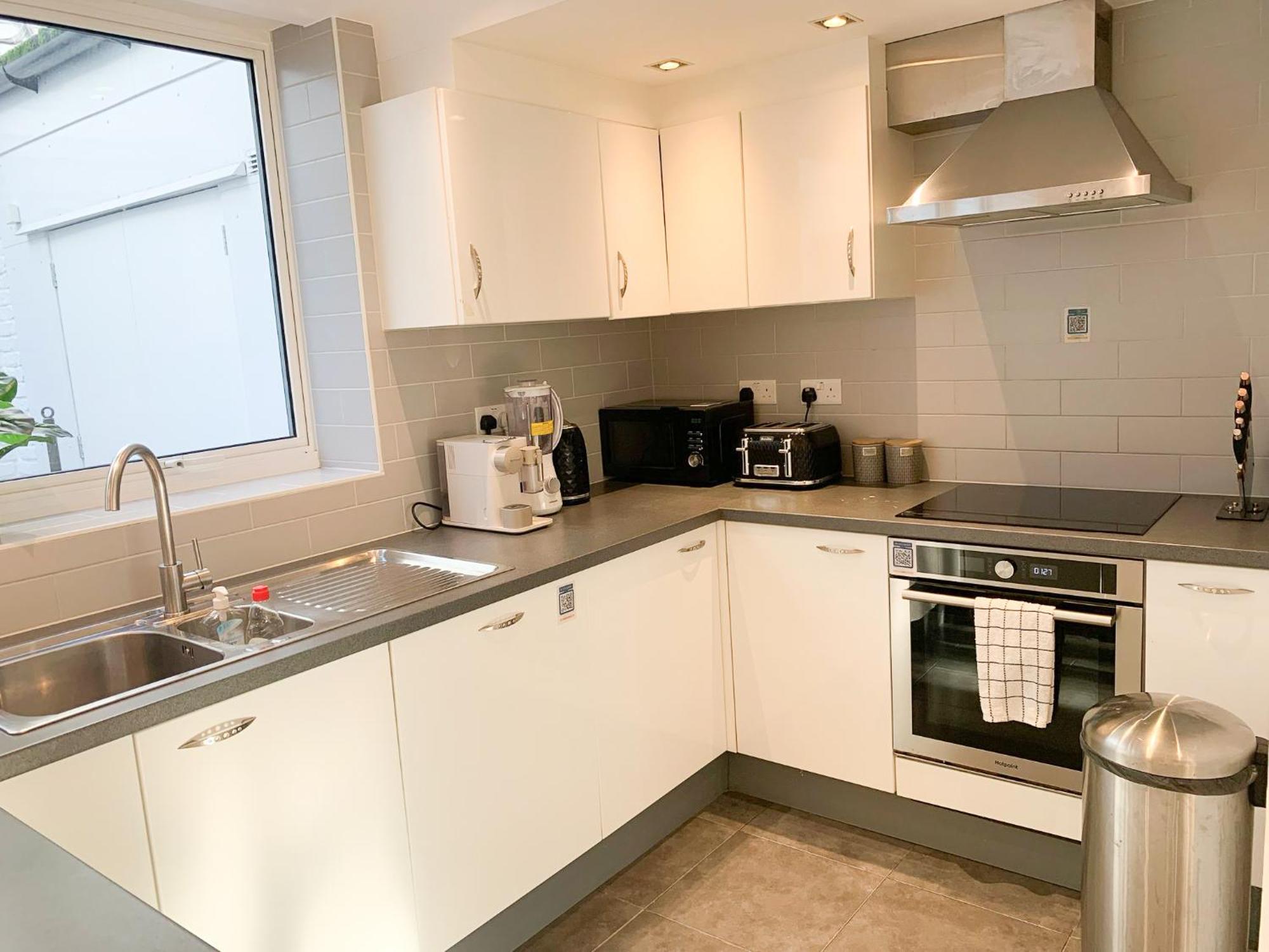 Chic 3 Bedroom Flat With Private Terrace In Holloway Near Finsbury Park Лондон Екстериор снимка