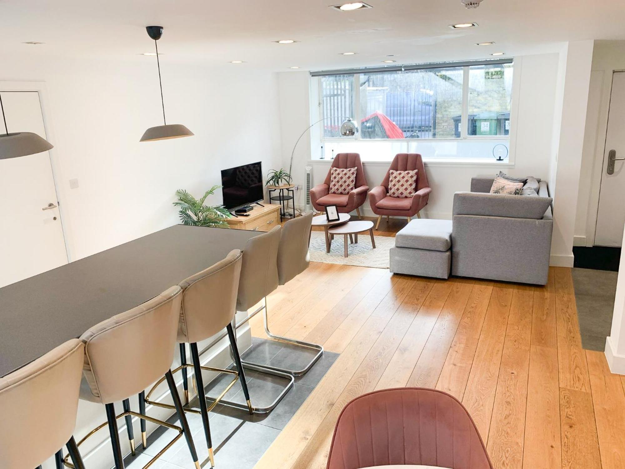Chic 3 Bedroom Flat With Private Terrace In Holloway Near Finsbury Park Лондон Екстериор снимка